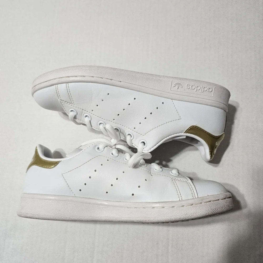 ADIDAS Originals Stan Smith Sneakers in White/Metallic Gold Size 5